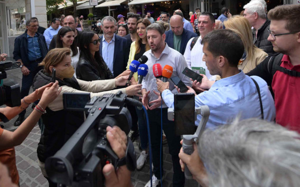 Στην τελική ευθεία το ΠΑΣΟΚ με σκληρό ροκ και αφετηρία από ένα «κάστρο»