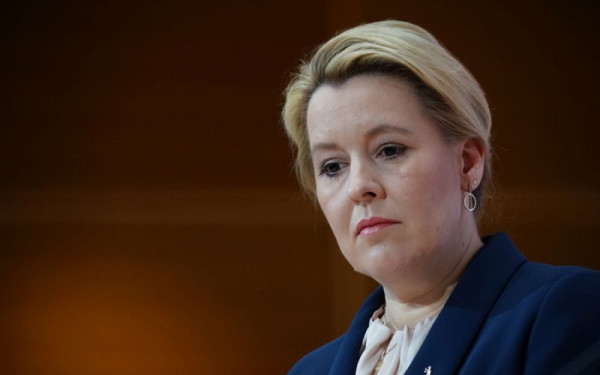 Βερολίνο: Η γερουσιαστής και πρώην δήμαρχος Φρ. Γκίφαϊ δέχθηκε επίθεση με βαρύ αντικείμενο