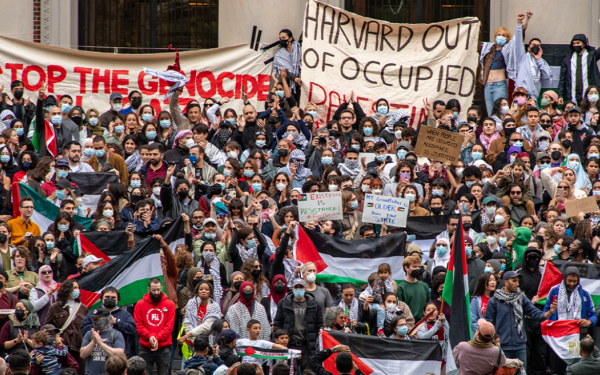 Χάρβαρντ: Ο πρόεδρος του πανεπιστημίου απειλεί τους καταληψίες φοιτητές με αποβολή