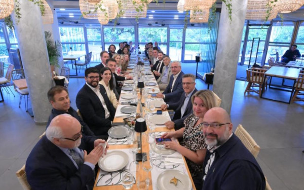 Το «πράσινο» γεύμα με μενού ευρωεκλογές- Αισιόδοξος ο Νίκος Ανδρουλάκης (Φωτ., Βίντεο)