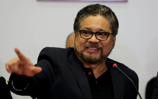 Ο άλλοτε υπαρχηγός της FARC στηρίζει τις προτάσεις της κυβέρνησης της Κολομβίας