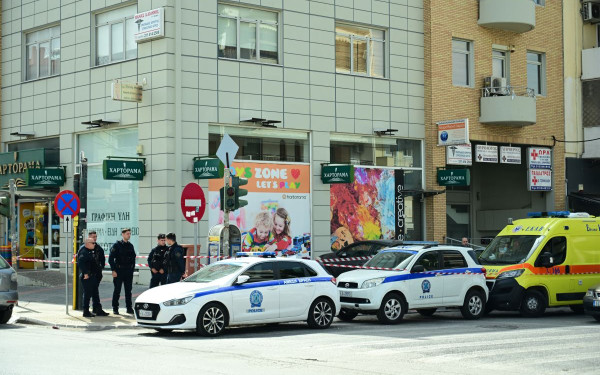 Μενίδι: Μητέρα δύο παιδιών η 40χρονη που δολοφονήθηκε στη μέση του δρόμου - Ανθρωποκυνηγητό για τον εντοπισμό τού πρώην συντρόφου της