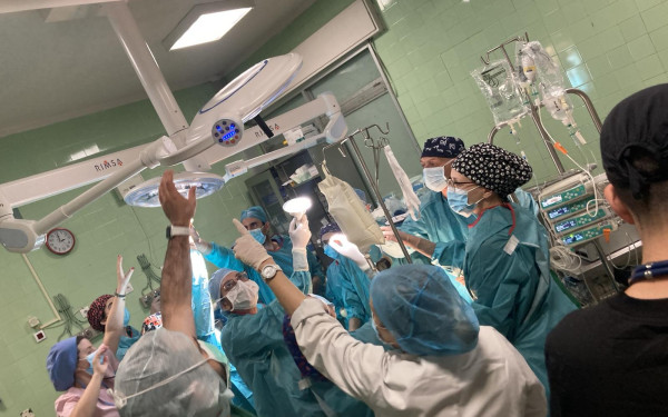 Θεσσαλονίκη: Δώρα ζωής από 74χρονο - Η συγκινητική φωτογραφία μέσα στο χειρουργείο