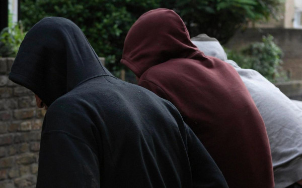 Σοκ στη Νέα Σμύρνη: 13χρονος μαχαιρώθηκε έξω από σχολείο (βίντεο)