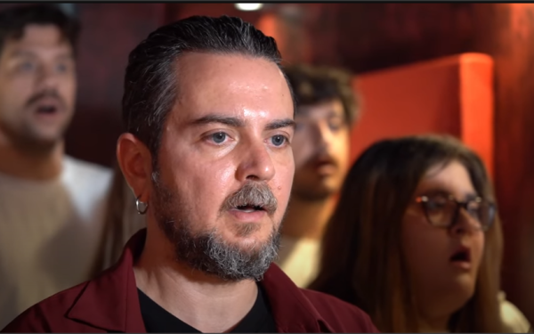 Νέο τραγούδι για τα Τέμπη: «Κοντεύω Μαμά, θα φτάσω Μαμά»