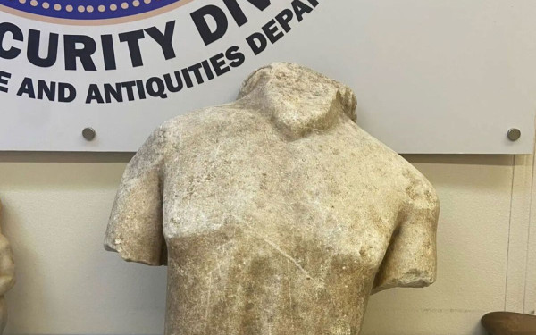 Ξεσκεπάστηκε κύκλωμα αρχαιοκάπηλων - Προσπάθησαν να πουλήσουν αρχαίο κούρο αξίας 20 εκατ. δολαρίων (φωτ.)