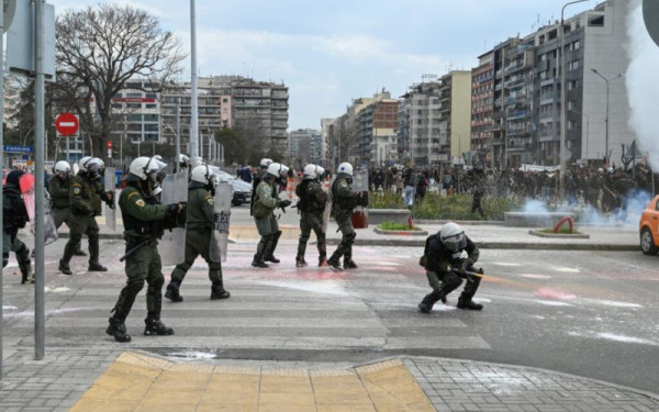 Θεσσαλονίκη: Συγκέντρωση διαμαρτυρίας έξω από το Αστυνομικό Μέγαρο