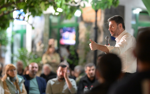 Τα «ανοιχτά» χαρτιά και οι κρυμμένοι άσσοι του Ανδρουλάκη