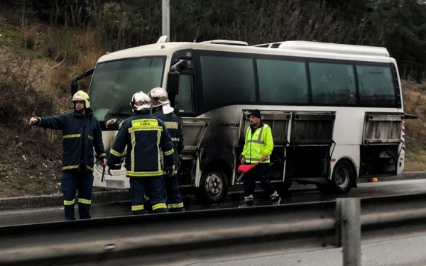 Αθήνα: Φωτιά σε τουριστικό λεωφορείο στο Χαϊδάρι