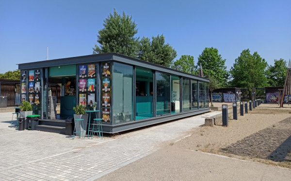 Θεσσαλονίκη: Άγονη η δημοπρασία για τα τρία από τα τέσσερα γυάλινα περίπτερα της Νέας Παραλίας