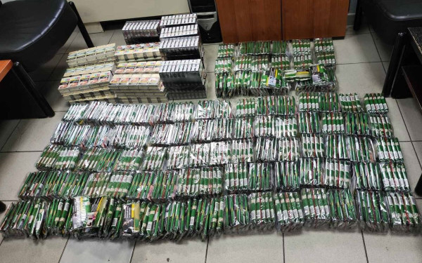 Προμαχώνας Σερρών: Είχαν στις αποσκευές τους εκατοντάδες λαθραία τσιγάρα - Δύο συλλήψεις (φωτ.)