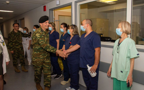 Θεσσαλονίκη: Το 424 Στρατιωτικό Νοσοκομείο επισκέφθηκε ο Αρχηγός του ΓΕΣ (φωτ.)