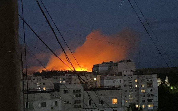 Πυρκαγιά στο Λουχάνσκ μετά από επίθεση των ουκρανικών δυνάμεων (βίντεο)