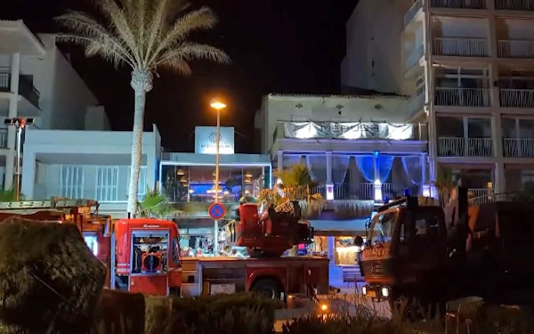 Μαγιόρκα: Κατέρρευσε κτίριο από υπερβολικό βάρος - Αγωνία για δεκάδες εγκλωβισμένους