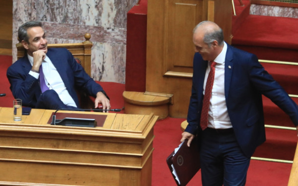 Η Θεσσαλονίκη που θύμιζε ΔΕΘ, τα χαιρετίσματα του Μητσοτάκη στον Βελόπουλο και τα συγχαρητήρια στον ΠΑΟΚ.  Γράφει ο Μποξέρ*