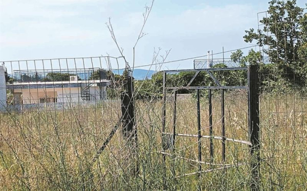 «Ενεργή Μάχη» στη Βουλή: Νέες ρυθμίσεις για τον καθαρισμό οικοπέδων και ακαλύπτων - Ορθολογικές και εφαρμόσιμες, λέει η ΠΟΜΙΔΑ