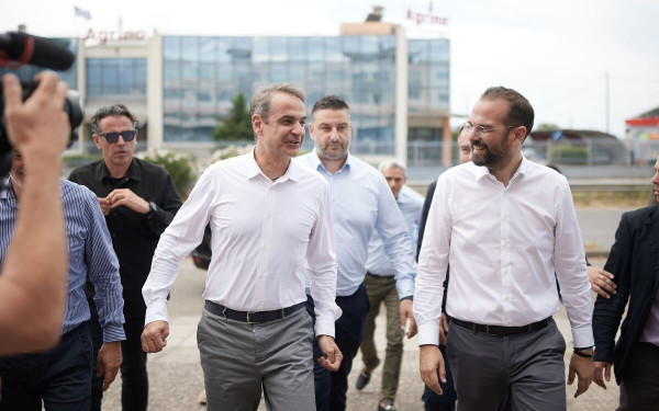 Συνάντηση Μητσοτάκη με δημάρχους και τον περιφερειάρχη Δυτικής Ελλάδας σε Αγρίνιο και Άρτα (φωτ.)