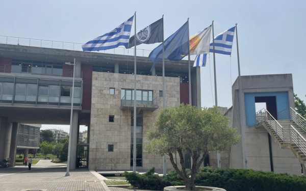 Η σημαία του ΠΑΟΚ στο δημαρχείο Θεσσαλονίκης