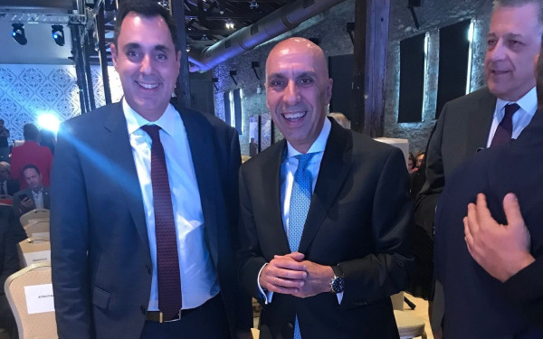 Η επιστροφή του Μπρατάκου, τα σουαρέ των υποψηφίων ευρωβουλευτών και η προεκλογική δύναμη της μπάλας.  Γράφει ο Μποξέρ*