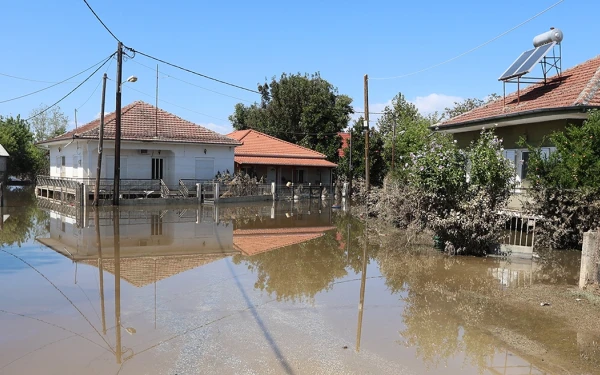 Γεωργανάδες Φαρκαδόνας: Μετά το «φονικό» τους ξέχασαν μέσα στα μπάζα και τα ερείπια (Βίντεο)