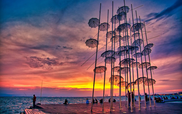 Θεσσαλονίκη: Στα ροζ σήμερα οι Ομπρέλες του Ζογγολόπουλου