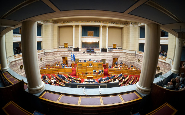 Σήμερα η ψήφιση του νομοσχεδίου για τη διαχείριση αποβλήτων - Μαραθώνια η χθεσινή συνεδρίαση στη Βουλή