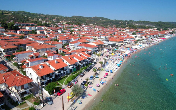 Χαλκιδική: Προβληματισμός και «λουκέτα» σε εμπόριο και εστίαση - Πόσο εφικτή είναι η επιμήκυνση της τουριστικής σεζόν;