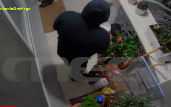 Θεσσαλονίκη - Διάρρηξη στο Πανόραμα: Κατέβασαν την κάμερα και έβαλαν τον συναγερμό σε πάπλωμα (βίντεο)