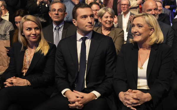 Γαλλία: Ο υποψήφιος της γαλλικής ακροδεξιάς καλεί τον Εμανουέλ Μακρόν να προκηρύξει πρόωρες εκλογές