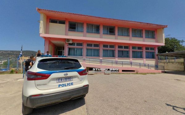 Ναύπλιο: Έκλεισε εκλογικό κέντρο - Δικαστικός αντιπρόσωπος δεν άφηνε τον κόσμο να ψηφίσει