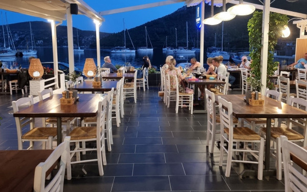 Ψαροταβέρνα Tζίτζικας στο Πόρτο Κουφό: Aπό το 1914, θαλασσινές κι άλλες συνταγές, σε μία μαγευτική τοποθεσία