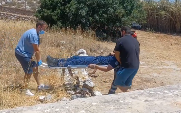 Σύμη: Αστυνομικός τραυματίστηκε στο σημείο που βρέθηκε νεκρός ο παρουσιαστής του BBC - Έφυγε από το σημείο με φορείο