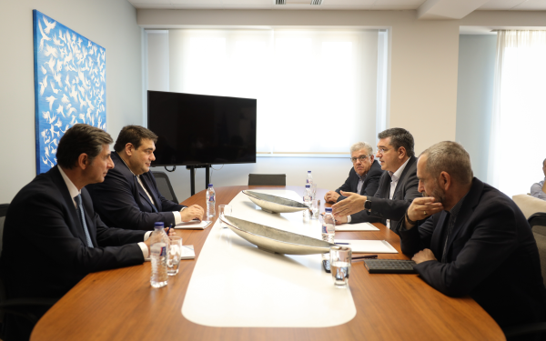 «Αυλαία» για τις αλλαγές στην αυτοδιοίκηση και τις μεταρρυθμίσεις στο κράτος - Τι συζήτησαν Τζιτζικώστας Λιβάνιος και Γκιουλέκας