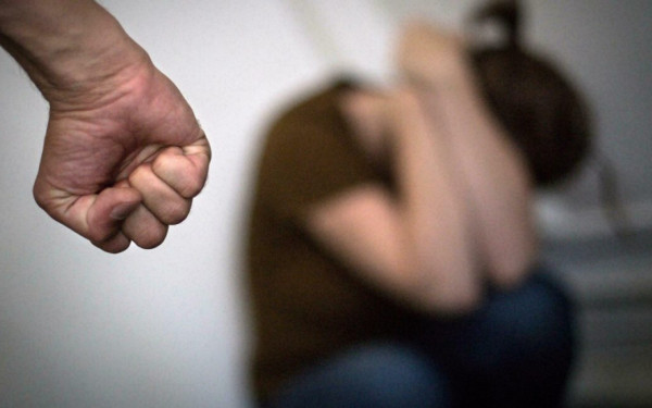 Πασίγνωστος δικηγόρος κατηγορείται για ενδοοικογενειακή βία από την σύντροφό του