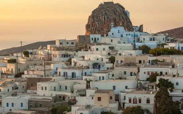 Νέος σεισμός 4,7 ρίχτερ στην Αρκεσίνη Αμοργού - Μαζικά εγκαταλείπουν τη Σαντορίνη κάτοικοι και επισκέπτες