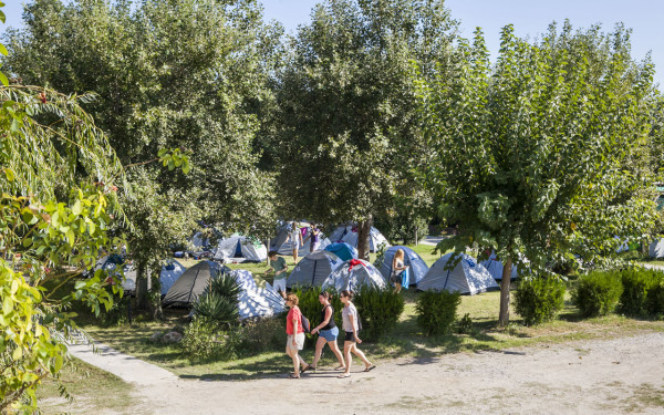 Έτοιμα να υποδεχτούν τους κατασκηνωτές τα camping σε Θεσσαλονίκη και Χαλκιδική