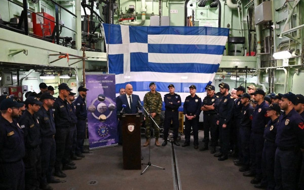 Επιχείρηση «Ασπίδες»: Τη φρεγάτα «Ψαρά» επισκέφτηκε ο Δένδιας - Βάζει πλώρη προς την Ερυθρά θάλασσα (φωτ.)
