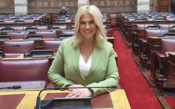 Νέες εξελίξεις στον ΣΥΡΙΖΑ: Ανεξαρτητοποιήθηκε η Ράνια Θρασκιά - «Θα συνεχίσω απαρέγκλιτα το κοινοβουλευτικό μου έργο για μια δίκαιη κοινωνία»