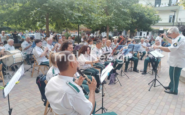 Θεσσαλονίκη: Η Φιλαρμονική του Δήμου βγήκε στις πλατείες της πόλης (βίντεο, φωτ.)