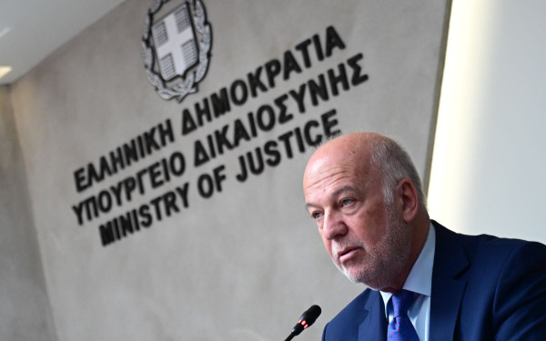 Φλωρίδης για ενδοοικογενειακή βία: Προσωρινή κράτηση και για σοβαρά πλημμελήματα - «Βραχιολάκι» ως μέσο επιτήρησης (βίντεο)