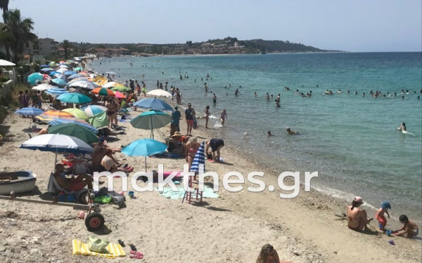 Χαλκιδική: Βουλιάζουν οι παραλίες από επισκέπτες και παραθεριστές - Δείτε φωτογραφίες
