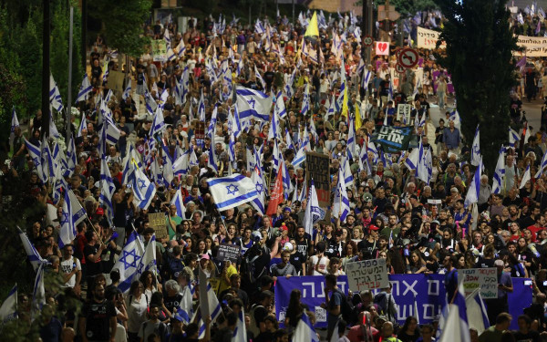 Χιλιάδες Ισραηλινοί ζητούν και σήμερα από τον Νετανιάχου να παραιτηθεί (βίντεο, φωτ.)