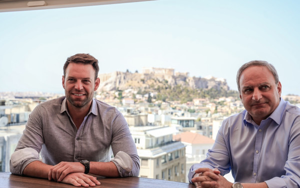 Συνάντηση του Στ. Κασσελάκη με τον γγ του ΑΚΕΛ