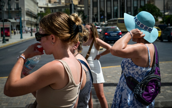Πώς να προφυλαχθείτε από τον καύσωνα - Τι λένε οι γιατροί