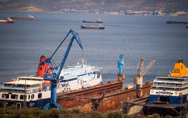 Καταγγελίες στη Βουλή για εργαζόμενους στα ναυπηγεία Ελευσίνας χωρίς δώρα Χριστουγέννων, Πάσχα