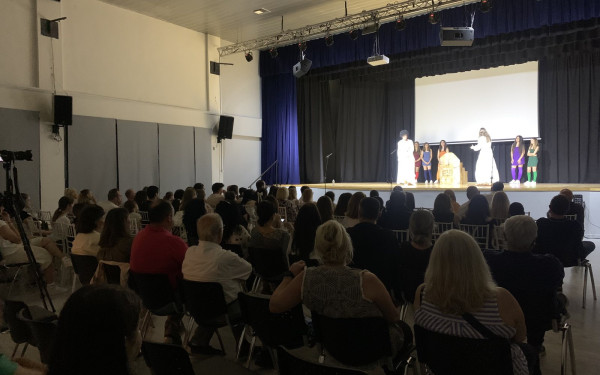 Έφηβοι ηθοποιοί παρουσίασαν την «Ελένη» του Ευριπίδη στο Δήμο Ωραιοκάστρου