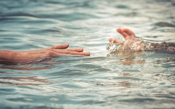 Τραγωδία στο Ζούμπερι: 37χρονος πνίγηκε στη θάλασσα προσπαθώντας να σώσει ηλικιωμένο που κινδύνευε