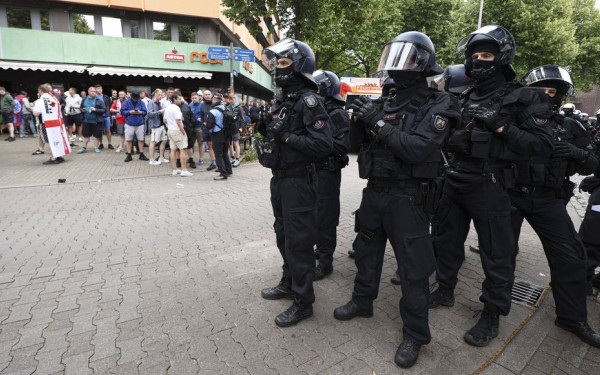 EURO 2024: Άγριο ξύλο μεταξύ Άγγλων και Σέρβων χούλιγκαν - Στα επεισόδια συμμετείχαν και Αλβανοί (βίντεο)