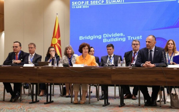 Βόρεια Μακεδονία: Επιμένει η Σιλιάνοφσκα - «Δεν θα προκαλέσει προβλήματα» η μη χρήση του συνταγματικού ονόματος
