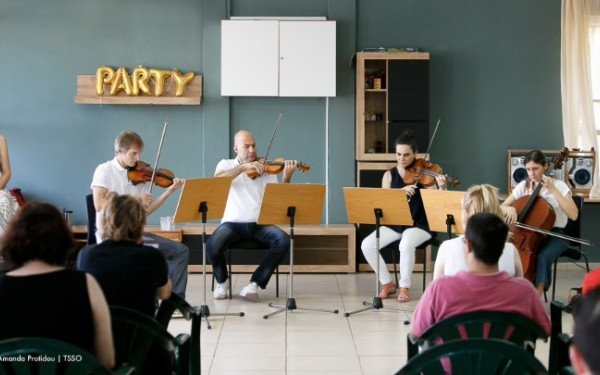 Η ΚΟΘ «πηγαίνει» τη μουσική σε ανθρώπους που αδυνατούν να παραστούν στις συναυλίες